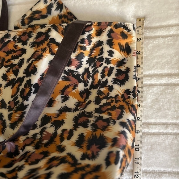NWOT Large Tote bag Animal Print Womens With Accessory Zipper Bag - Picture 11 of 15
